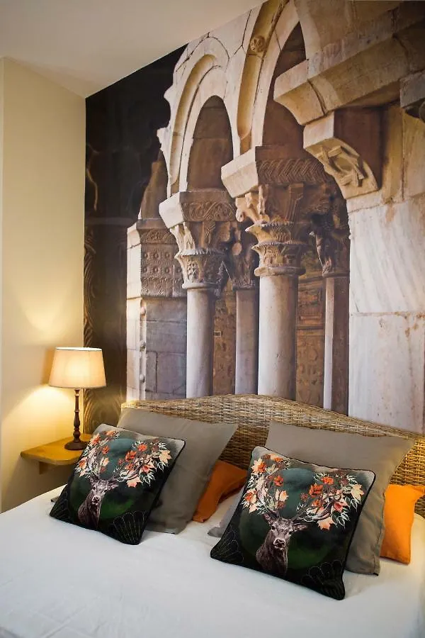 فندق مبيت وإفطار Châteaurenard Sous Les Platanes B&B فرنسا